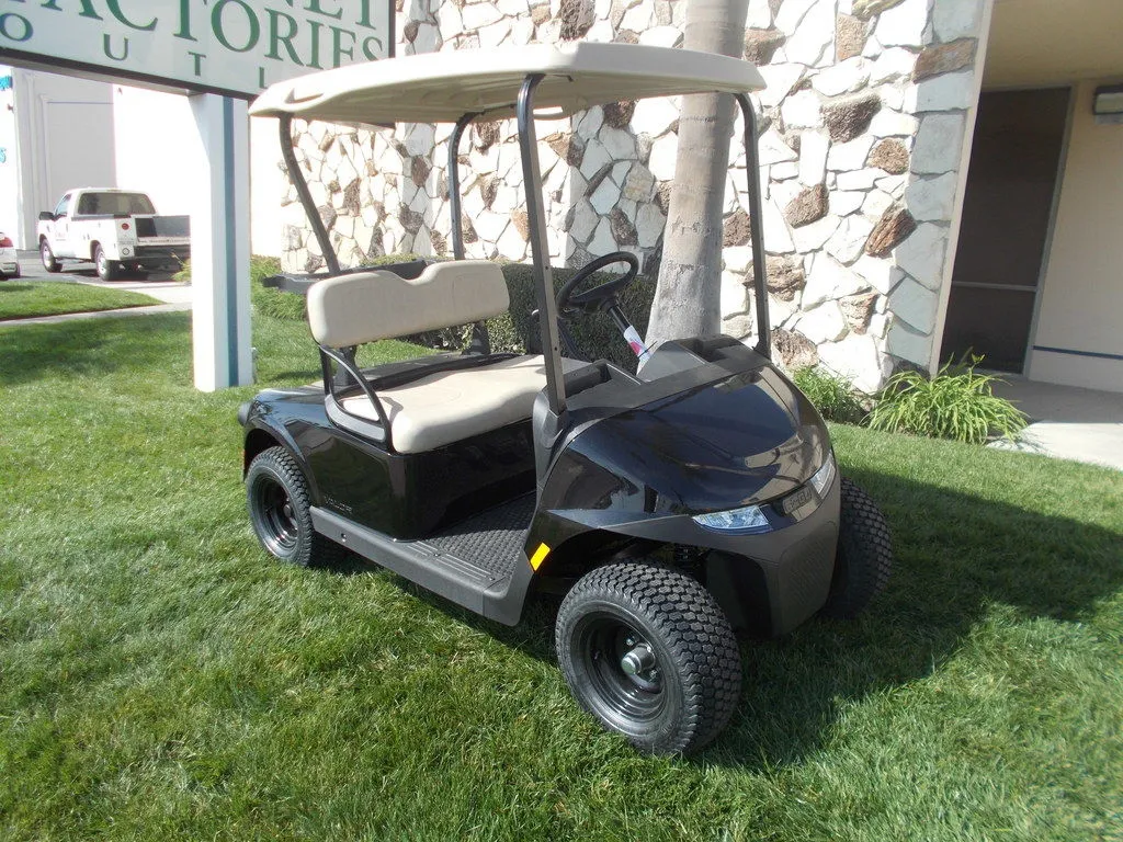2025 E-Z-GO Valor photo 4