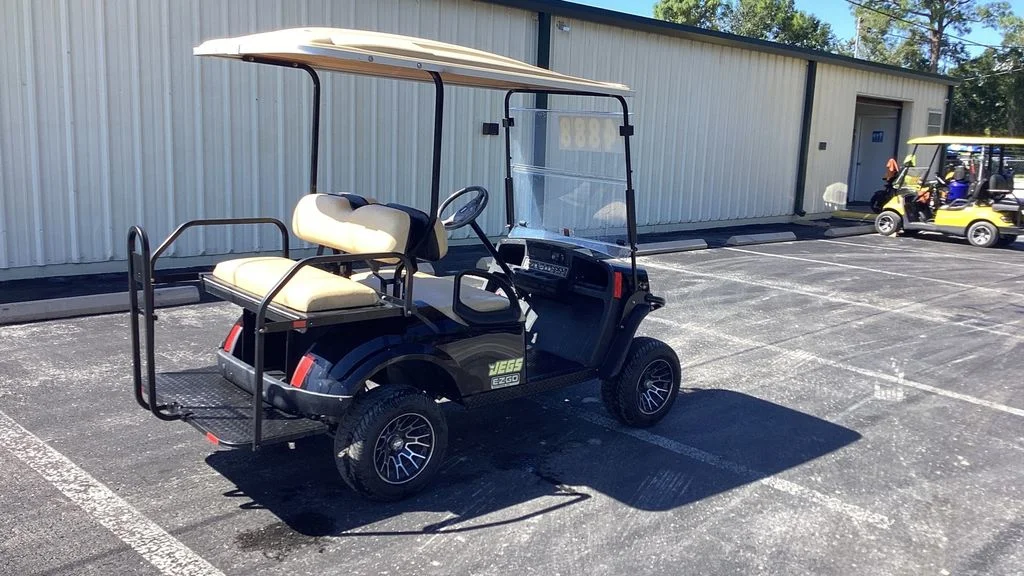 2017 E-Z-GO HAULER photo 5