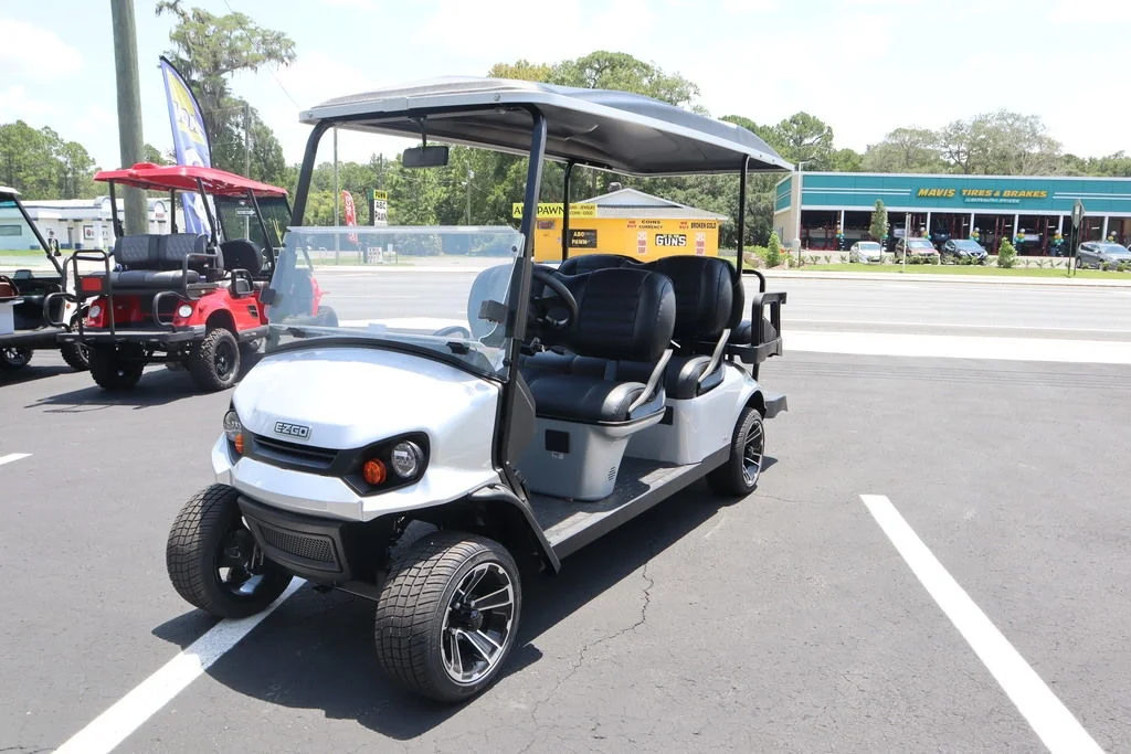 2023 E-Z-GO Express photo 4