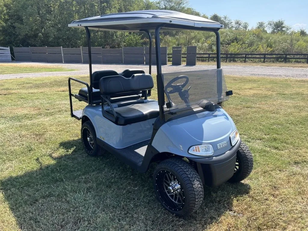 2021 E-Z-GO RXV photo 6