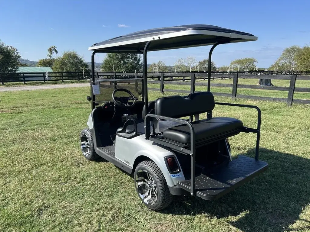 2021 E-Z-GO RXV photo 3