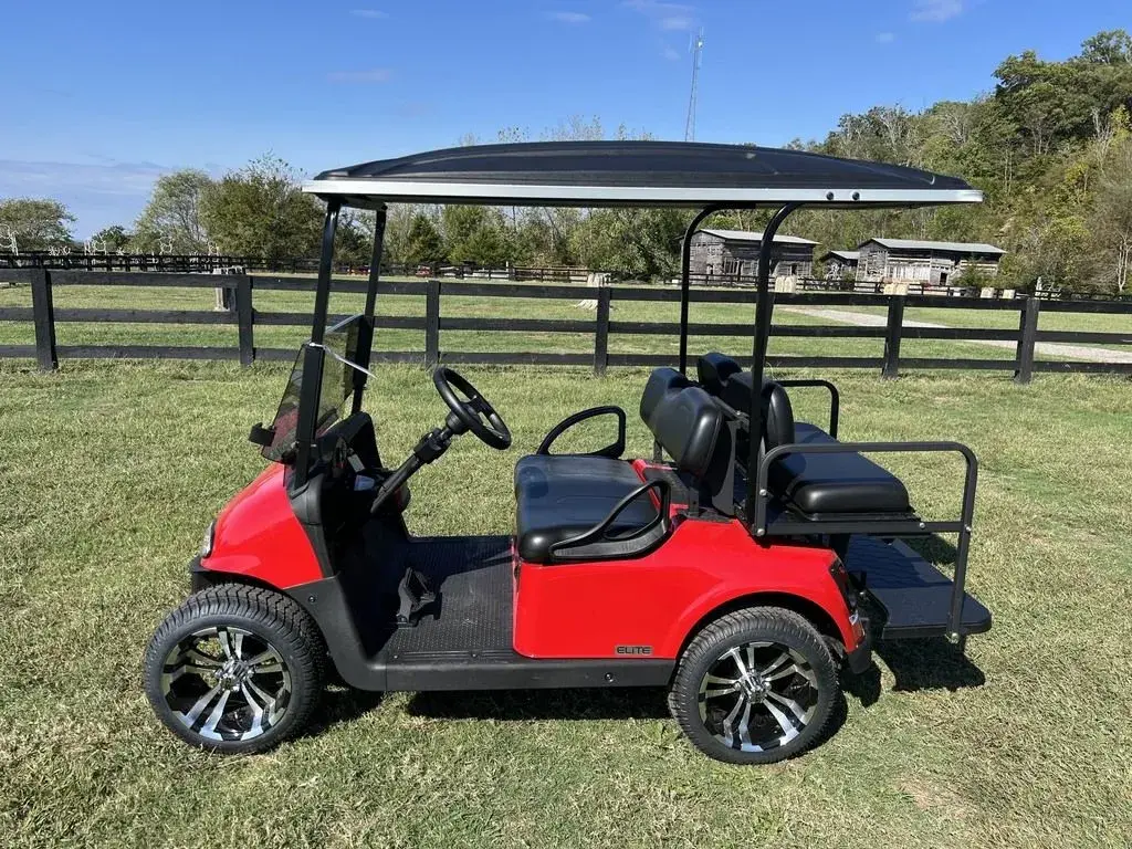 2021 E-Z-GO RXV photo 2