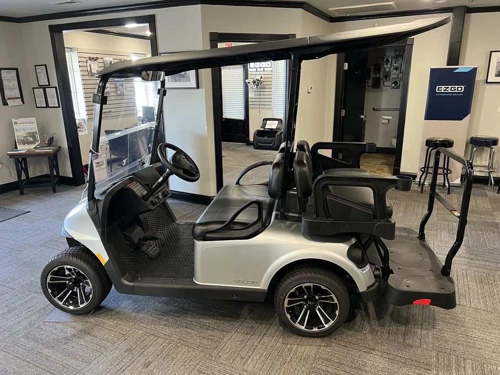 2027 E-Z-GO RXV 2 Valor S + 13.5 Gas Platinum photo 2