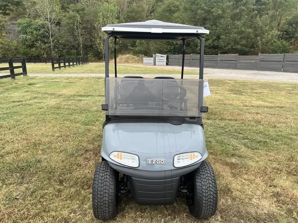 2021 E-Z-GO RXV photo 7
