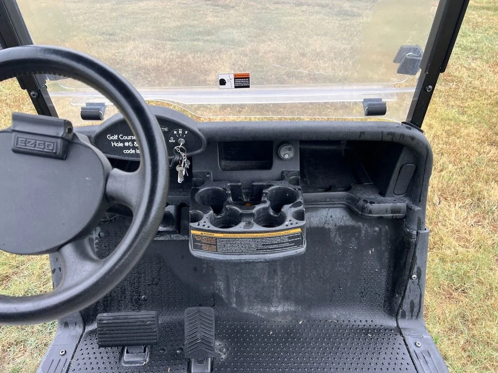 2021 E-Z-GO RXV photo 9