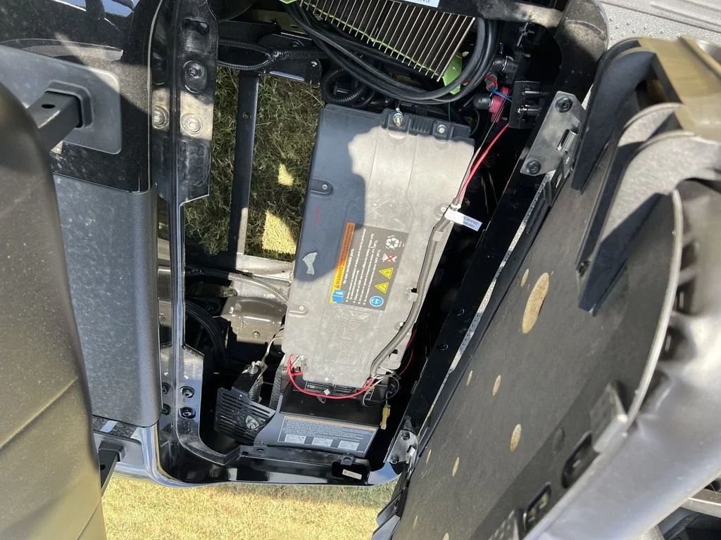 2021 E-Z-GO RXV photo 8