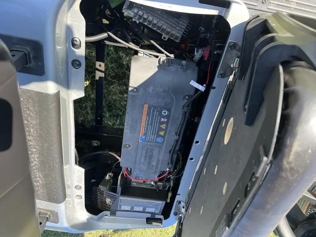 2021 E-Z-GO RXV photo 9