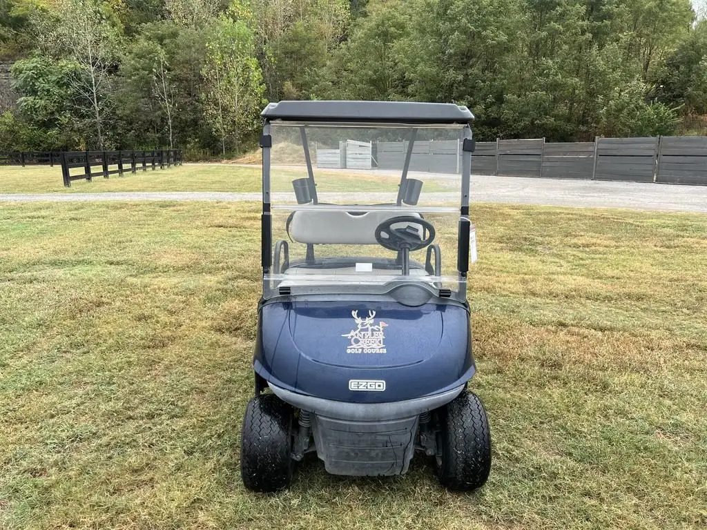 2021 E-Z-GO RXV photo 7