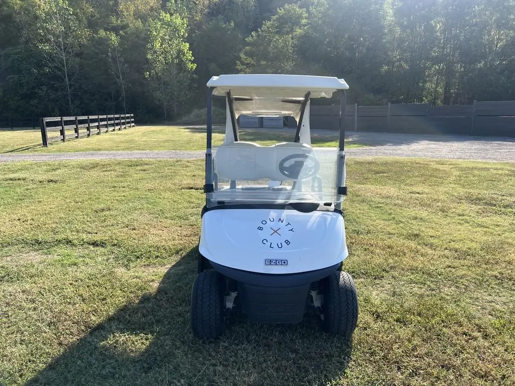 2022 E-Z-GO RXV photo 8