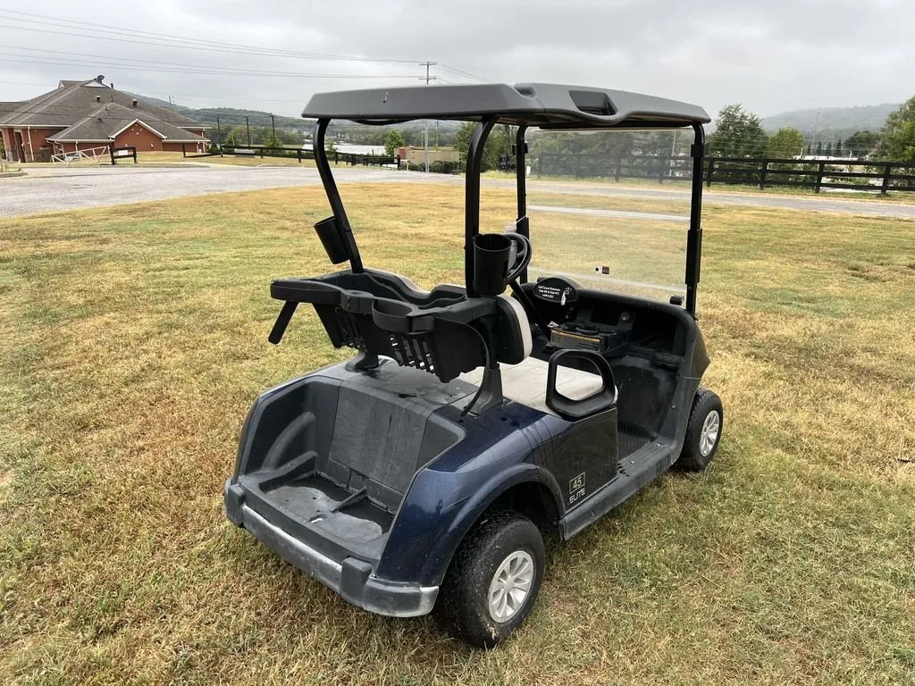 2021 E-Z-GO RXV photo 5