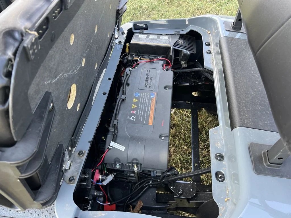 2021 E-Z-GO RXV photo 9