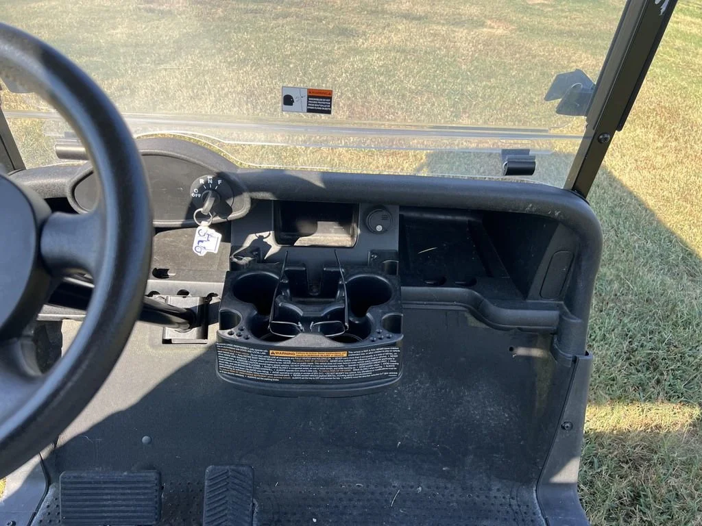 2022 E-Z-GO RXV photo 10