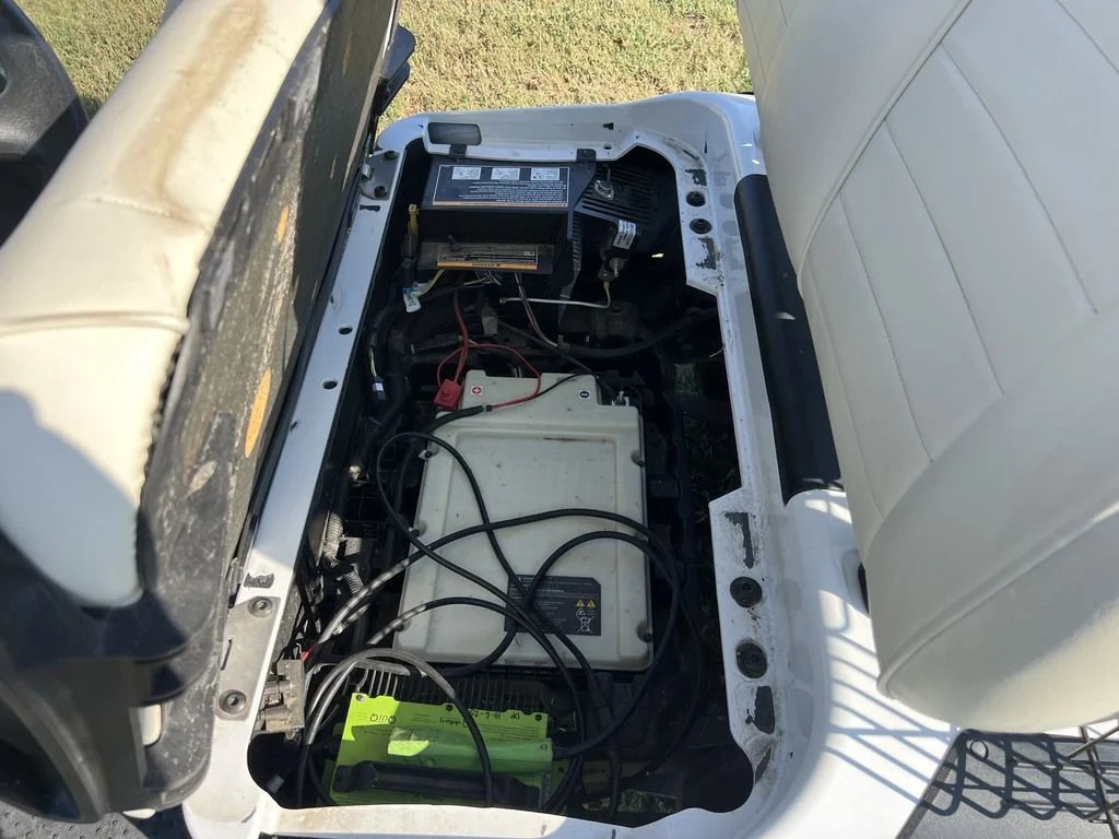 2022 E-Z-GO RXV photo 9