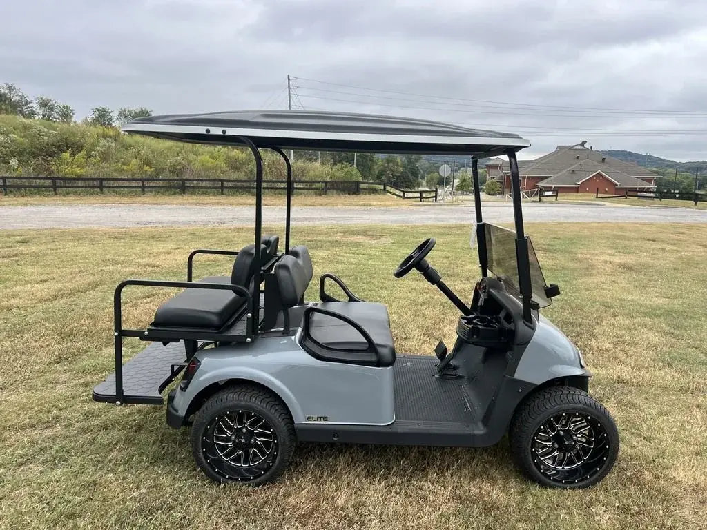 2021 E-Z-GO RXV photo 5