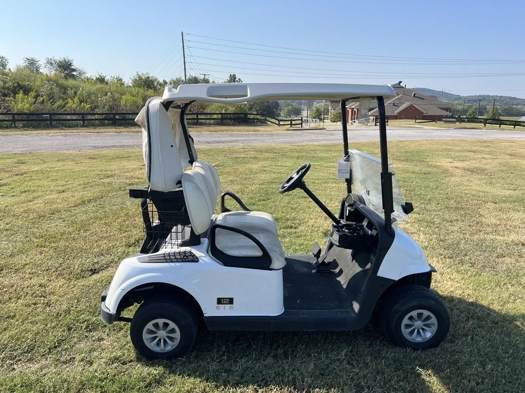 2022 E-Z-GO RXV photo 6