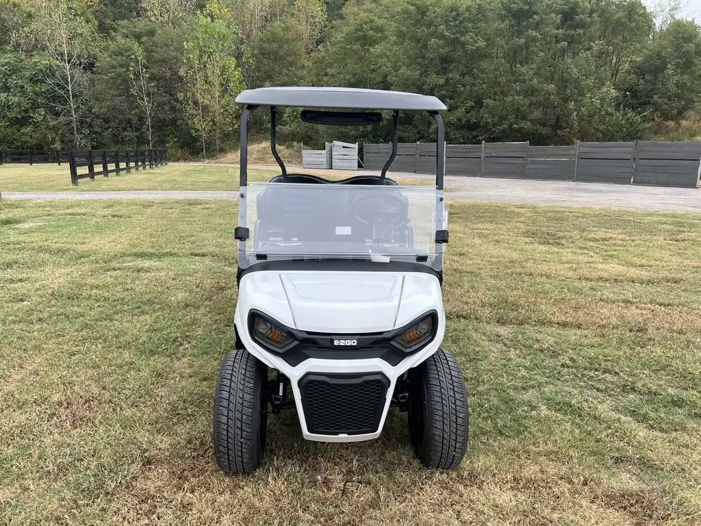 2027 E-Z-GO Liberty photo 7