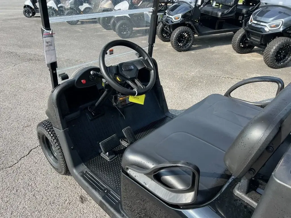 2021 E-Z-GO RXV photo 7