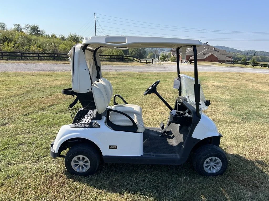 2022 E-Z-GO RXV photo 6