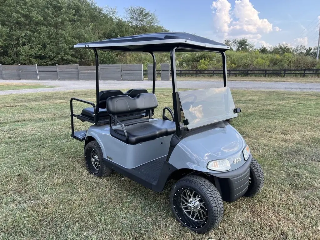 2021 E-Z-GO RXV photo 7