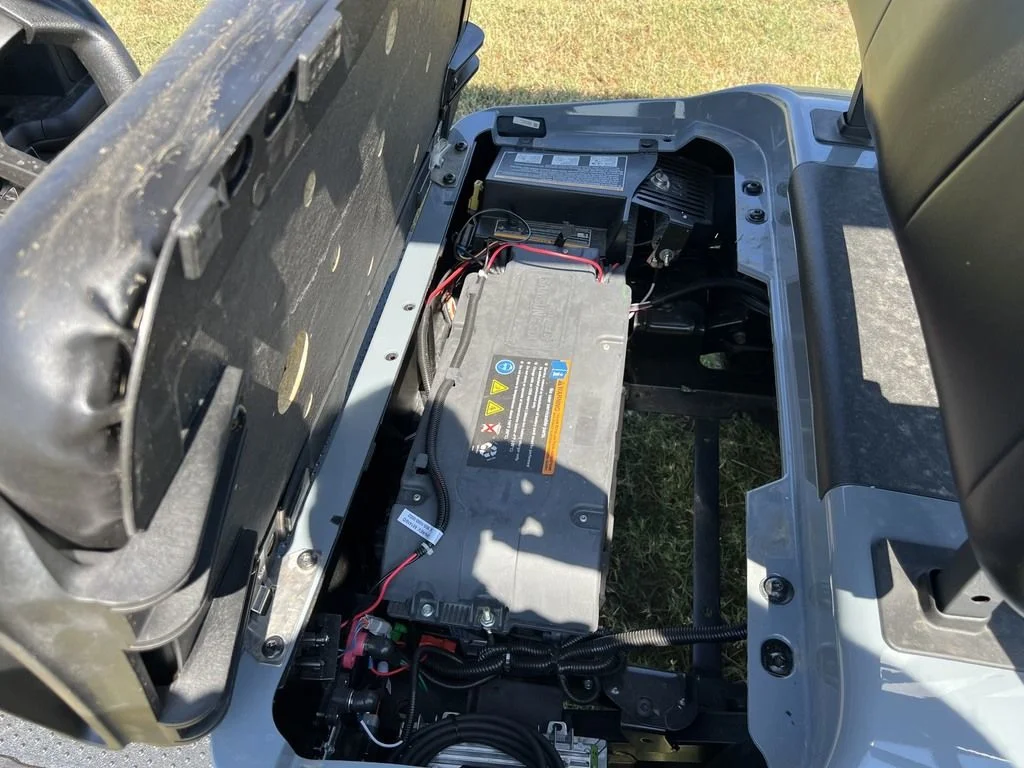 2021 E-Z-GO RXV photo 9