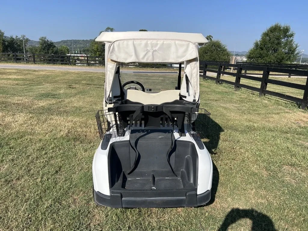 2022 E-Z-GO RXV photo 4