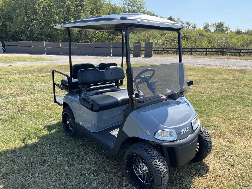 2021 E-Z-GO RXV photo 7