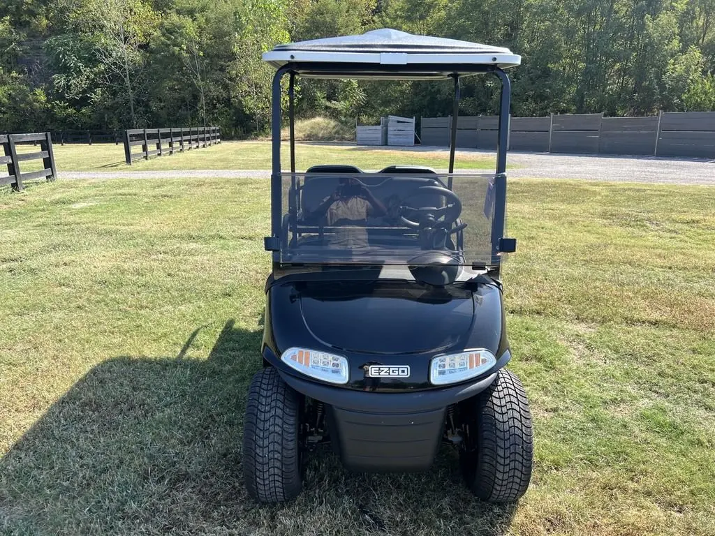 2021 E-Z-GO RXV photo 8