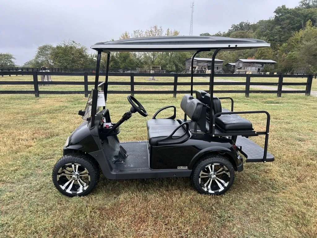 2021 E-Z-GO RXV photo 2