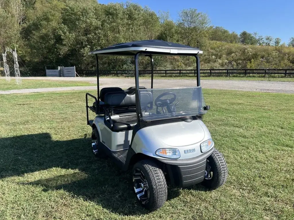 2021 E-Z-GO RXV photo 7