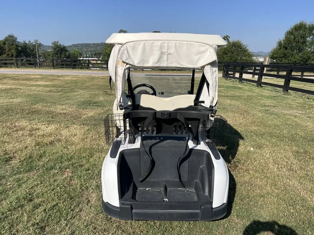 2022 E-Z-GO RXV photo 4
