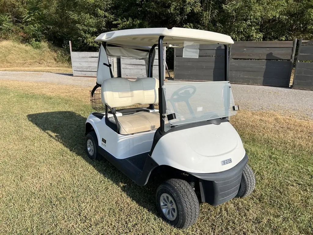 2022 E-Z-GO RXV photo 7