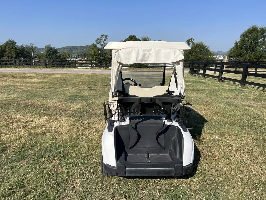 2022 E-Z-GO RXV photo 3