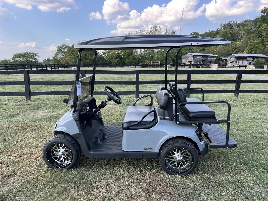 2021 E-Z-GO RXV photo 2