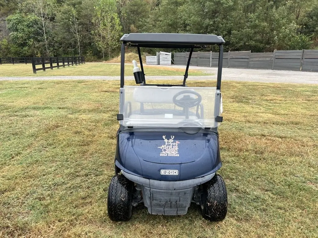2021 E-Z-GO RXV photo 7