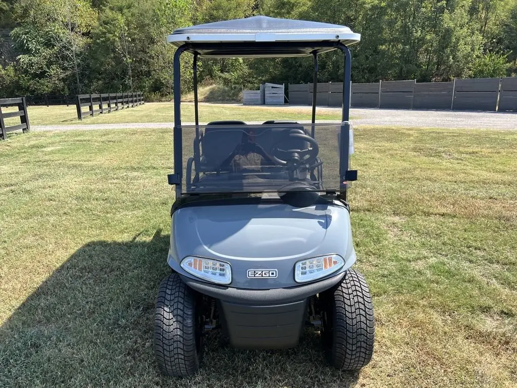 2021 E-Z-GO RXV photo 8