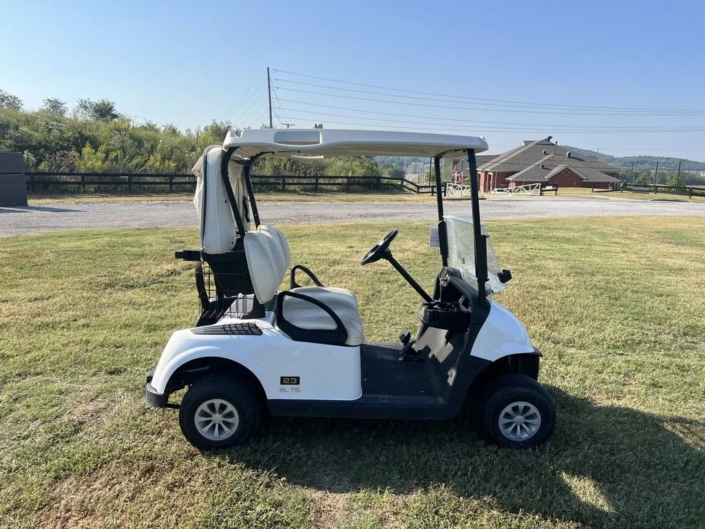 2022 E-Z-GO RXV photo 6