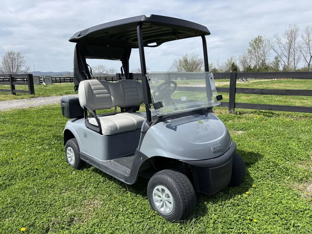 2023 E-Z-GO RXV photo 2