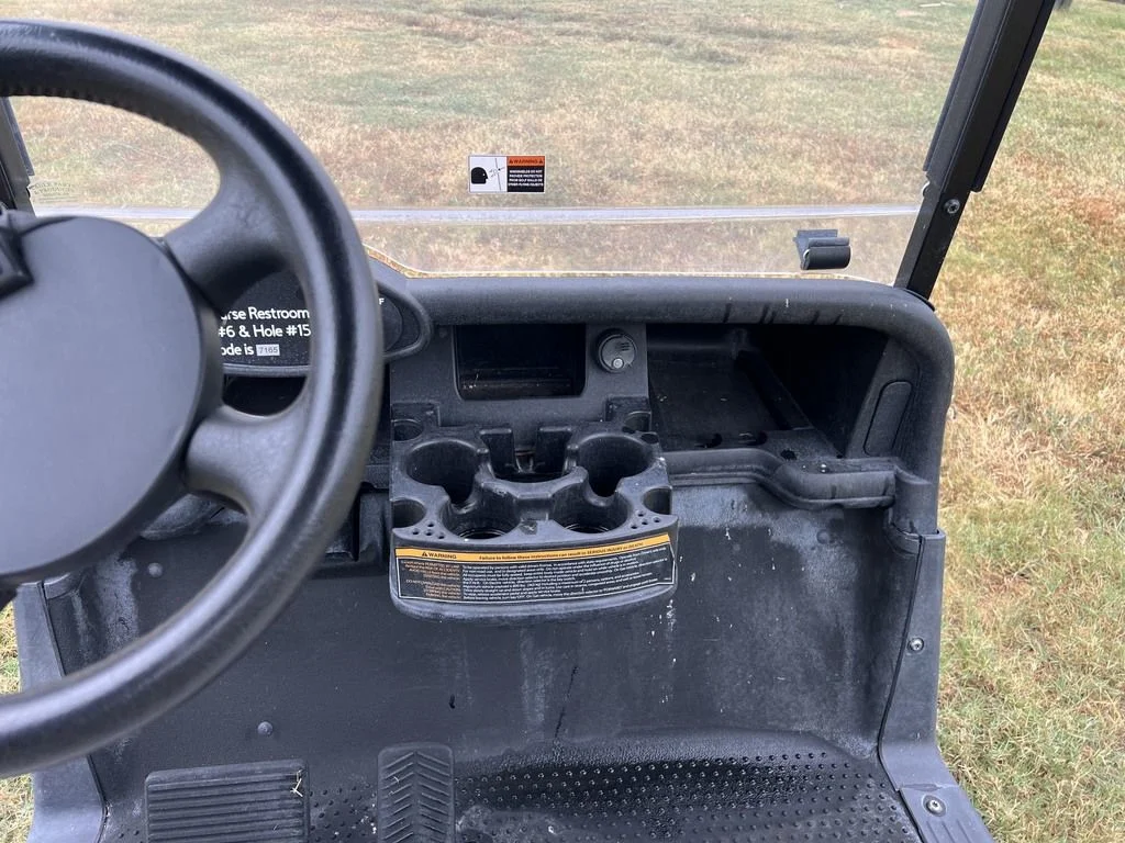 2021 E-Z-GO RXV photo 9