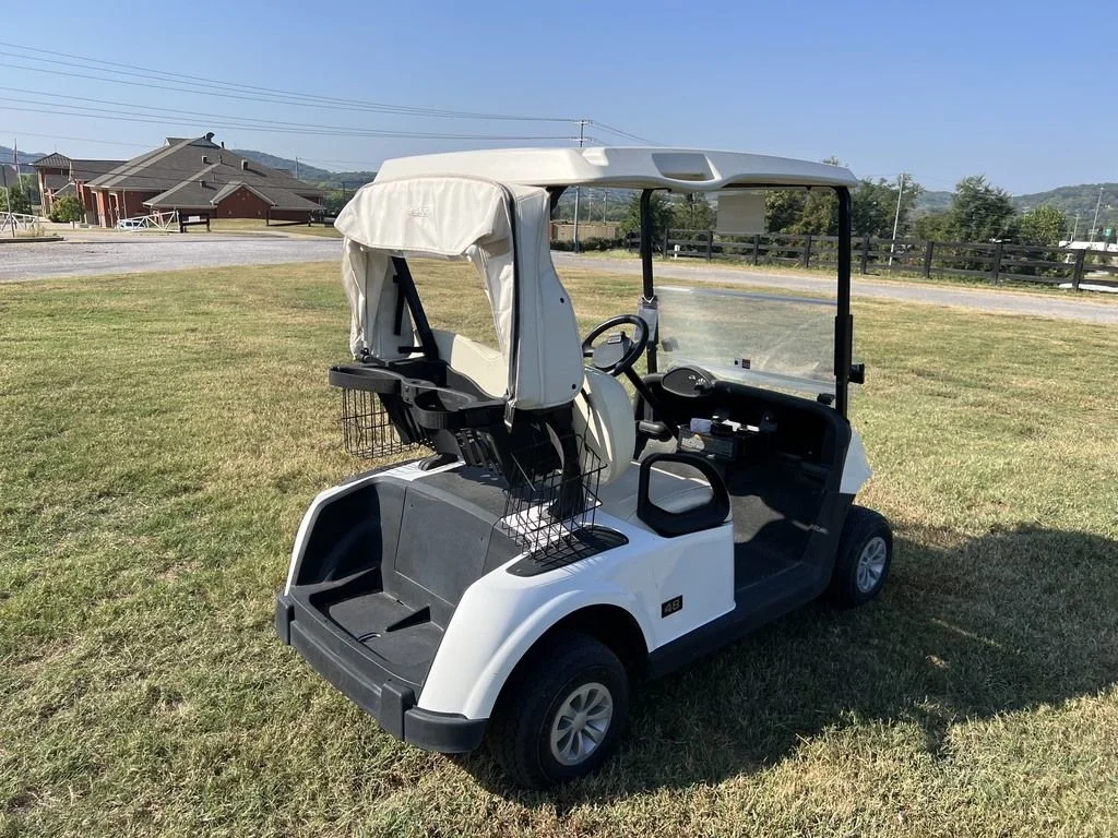 2022 E-Z-GO RXV photo 5