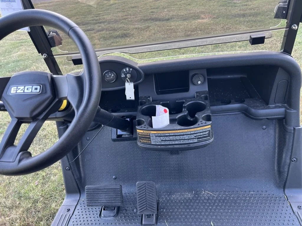2021 E-Z-GO RXV photo 10