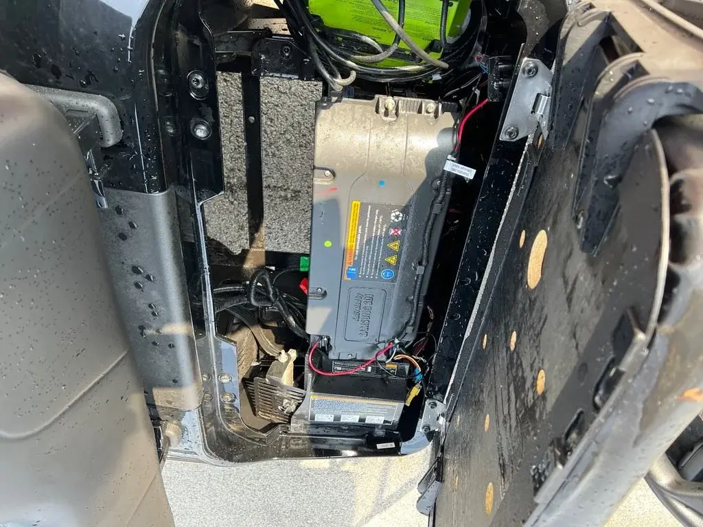 2021 E-Z-GO RXV photo 9