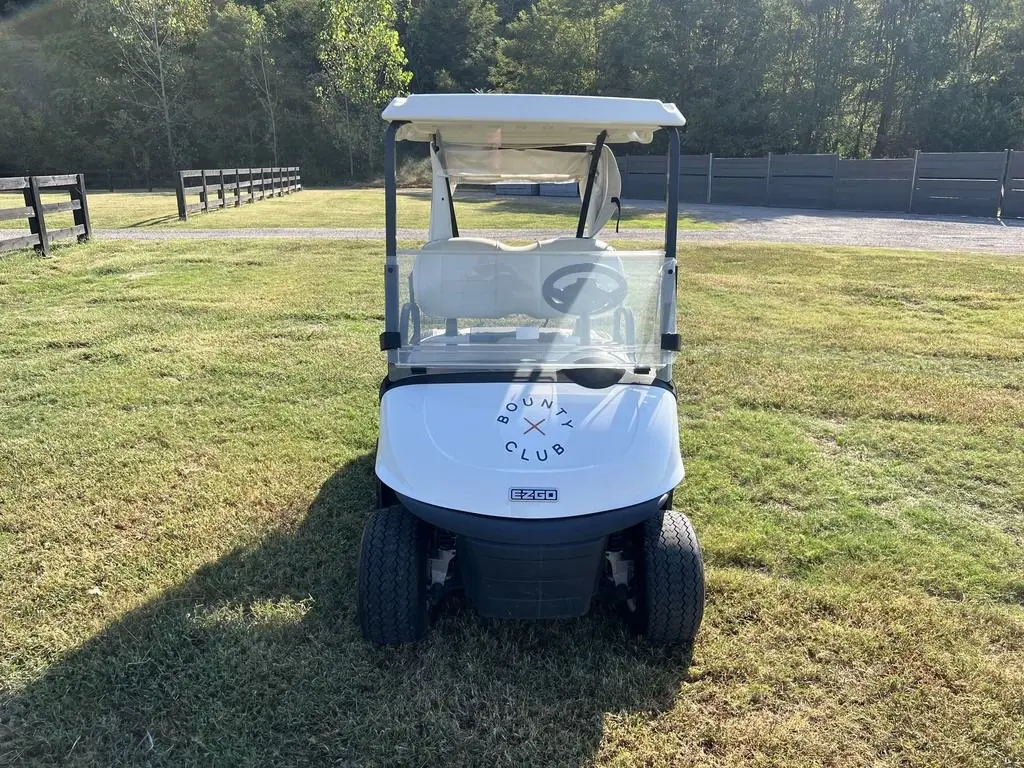 2022 E-Z-GO RXV photo 8