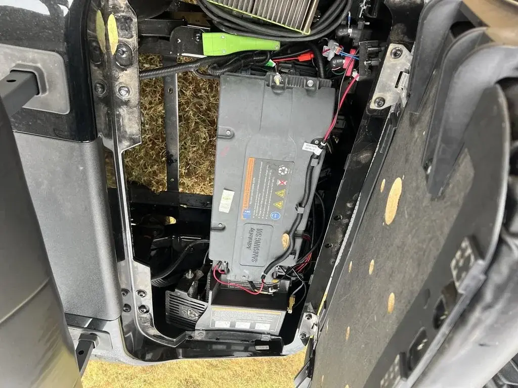 2021 E-Z-GO RXV photo 8