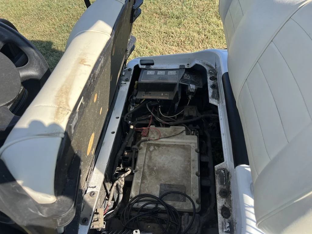 2022 E-Z-GO RXV photo 8