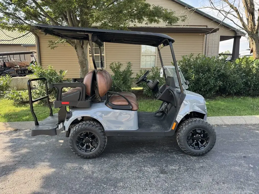 2027 E-Z-GO Liberty photo 3