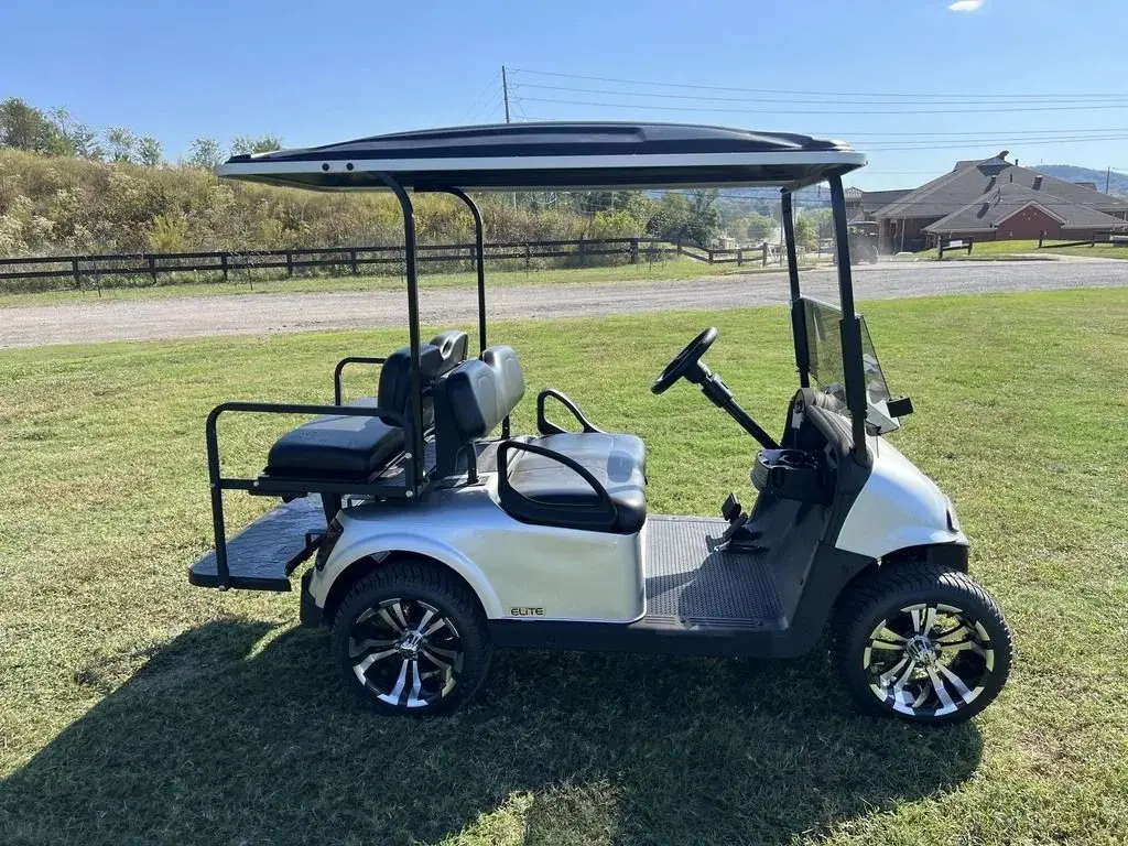 2021 E-Z-GO RXV photo 6