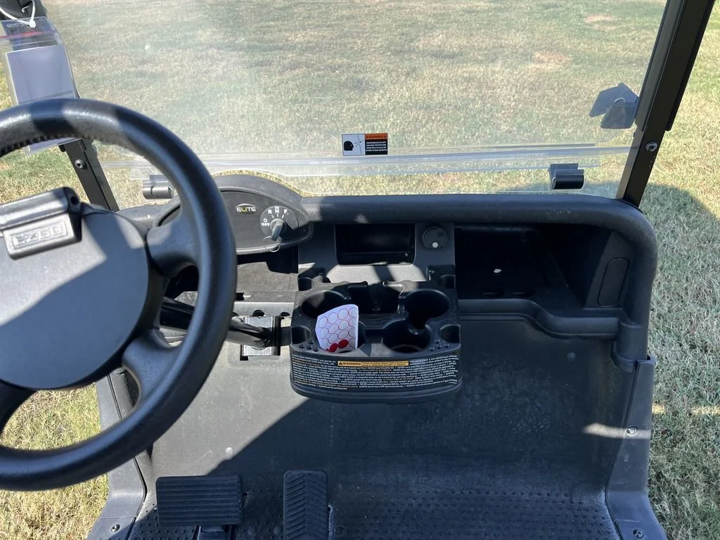 2022 E-Z-GO RXV photo 10