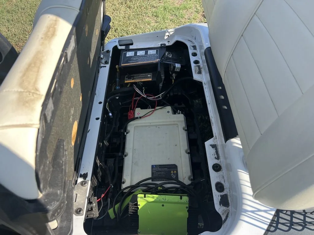 2022 E-Z-GO RXV photo 9