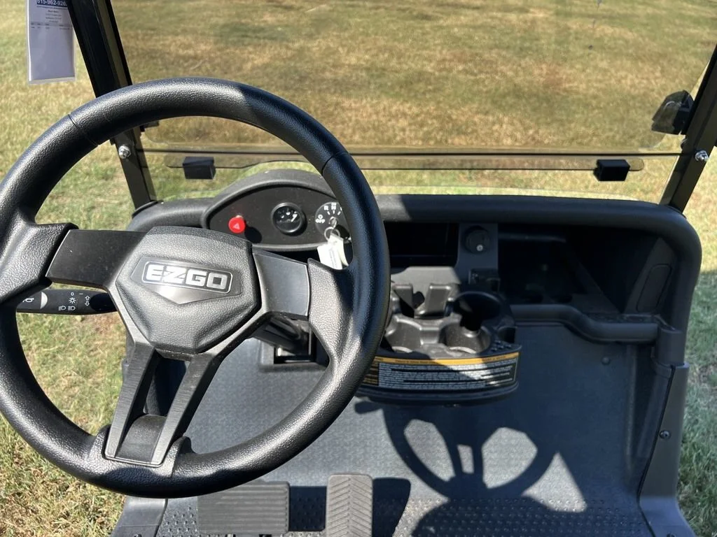 2021 E-Z-GO RXV photo 10