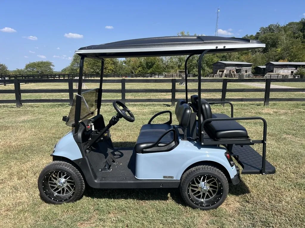 2021 E-Z-GO RXV photo 2
